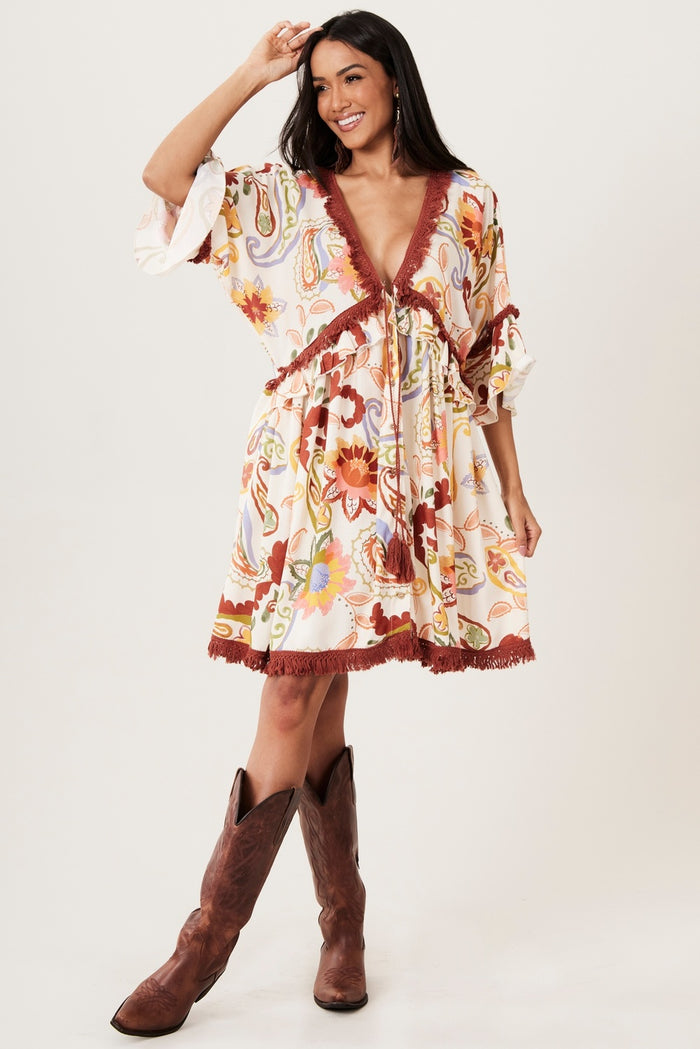 Vestido Curto Aberto Com Franjas Bege Cashmere Yacamim E5