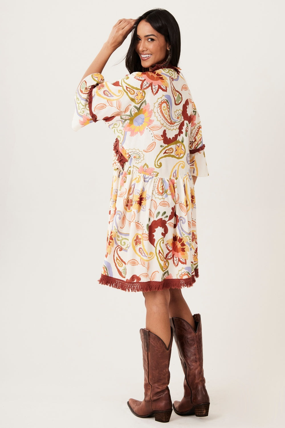 Vestido Curto Aberto Com Franjas Bege Cashmere Yacamim E5