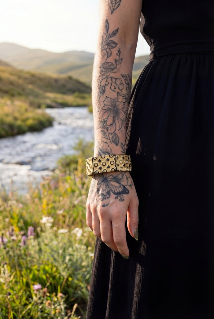 Pulseira Bracelete De Metal Com Madeira Yacamim #760