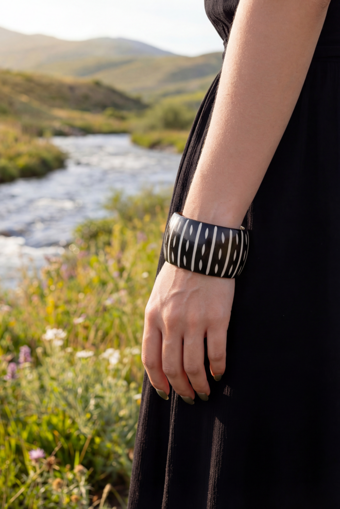 Pulseira Bracelete Largo De Cerâmica Com Textura Yacamim #758